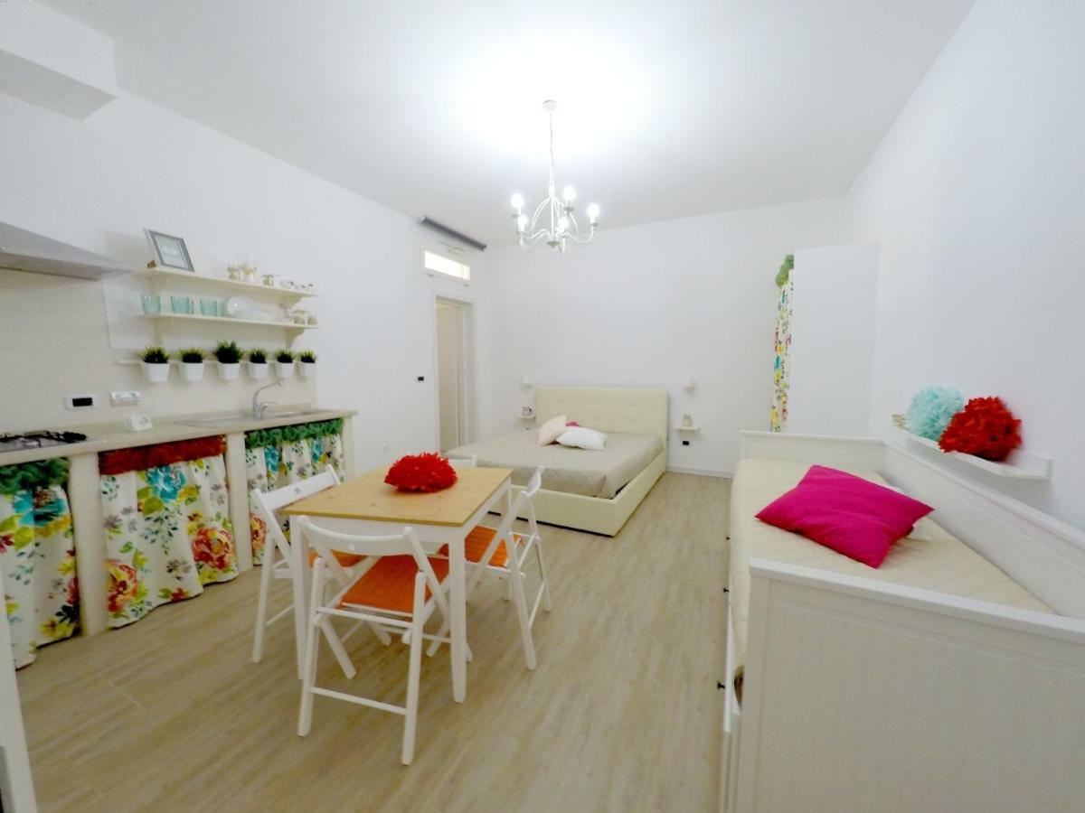 Готель Casa Vacanze Coralloholiday Торре-Лапілло Екстер'єр фото